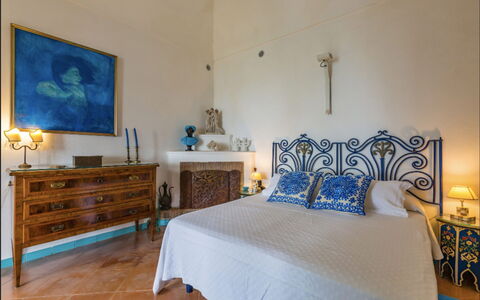 Villa Olivia: Design Intérieur, Meubles, Sol, Sol, Pièce, Chambre, Linge, Lit, Plante D'Appartement, Pot De Fleur