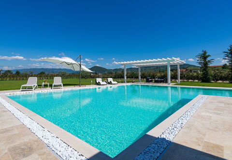 Villa Monsummano: Bleu, Piscine, L'Eau, Recours, Composite, Eco Hôtel, Loisir, Mobilier De Jardin, Ombre, Aménagement Paysager