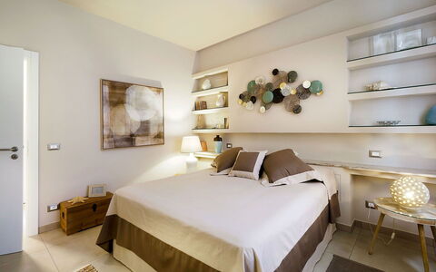 Mulberry House: Meubles, Lit, Design Intérieur, Chambre, Mur, Bois, Sol, Plafond, Sol, Pièce