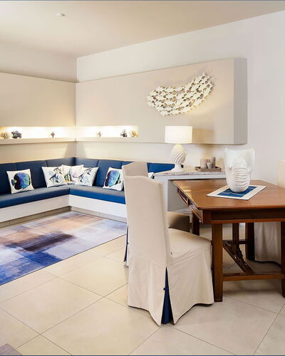 Mulberry House: Meubles, Design Intérieur, Sol, Sol, Table, Canapé, Salon, Pièce, Domicile, Textile