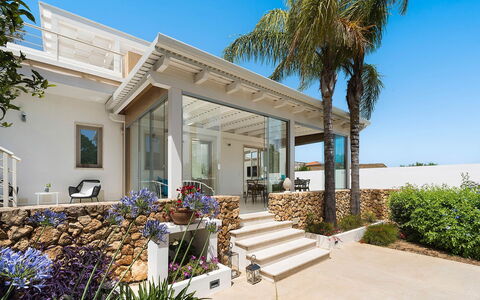 Sun Stone: Domicile, Porche, Zone Résidentielle, Biens, Balcon, Porte, Ombre, Recours, Colonne, Eco Hôtel
