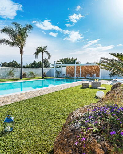 Sun Stone: Bleu, Piscine, Recours, Eco Hôtel, Aménagement Paysager, Loisir, Jardin, Biens