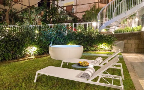 Suite Plumbago: Meubles, Design Intérieur, Mobilier De Jardin, Jardin, Chaise, Plante D'Appartement, Arrière-Cour, Pot De Fleur, Eco Hôtel, Ombre