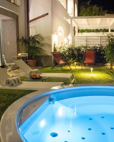Suite Plumbago: Piscine, Recours, Conception, Plante D'Appartement, Hôtel, Mobilier De Jardin, Eco Hôtel, Éclairage Paysager, Cour