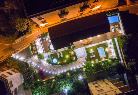 Suite Agave: Nuit, Jardin, Piscine, Éclairage Paysager, Aménagement Paysager, Recours, Arrière-Cour, Cour, Cour, Vue Du Ciel