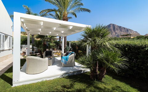 Villa Rossini: Meubles, Ombre, Mobilier De Jardin, Pergola, Jardin, Structure En Plein Air, Recours, Patio, Eco Hôtel, Chaise
