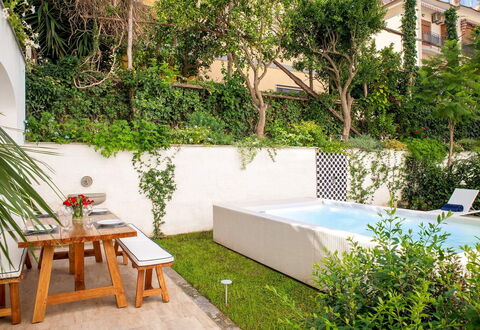 The Ivy Villa: Jardin, Pot De Fleur, Mobilier De Jardin, Loisir, Piscine, Plante D'Appartement, Eco Hôtel, Arrière-Cour, Cour, Ombre