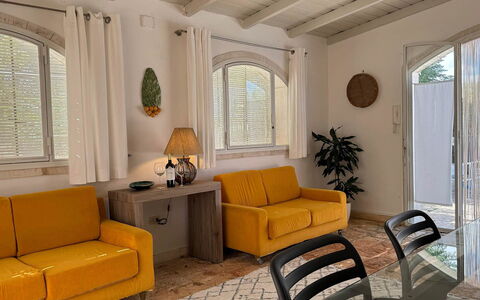 Trulli Maria: Meubles, Design Intérieur, Canapé, Mur, Sol, Bois, Sol, Pièce, Salon, Domicile