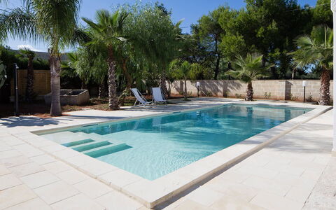 Villa Salentina: Piscine, Recours, Composite, Ombre, Mobilier De Jardin, Caractéristique De L'Eau, Tuile, Eco Hôtel, Béton, Loisir
