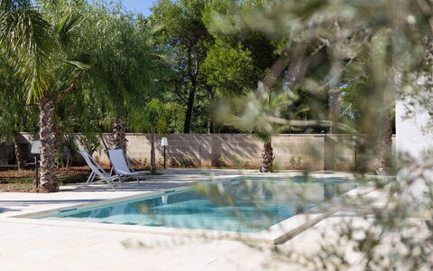 Villa Salentina: Piscine, Recours, Mobilier De Jardin, Composite, Ombre, Balancelle, Eco Hôtel, Aménagement Paysager, Caractéristique De L'Eau