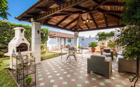 Villa Martina: Sol, Sol, Recours, Meubles, Pot De Fleur, Chaise, Colonne, Piscine, Dalle, Jardin