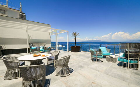Villa Marina Grande: Bleu, Mobilier De Jardin, Piscine, Recours, Meubles, Mer, Chaise, Océan, Ombre, Côte