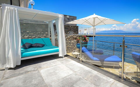 Villa Marina Grande: Bleu, Mobilier De Jardin, Meubles, Piscine, Recours, Mer, Chaise, Ombre, Loisir, Parapluie