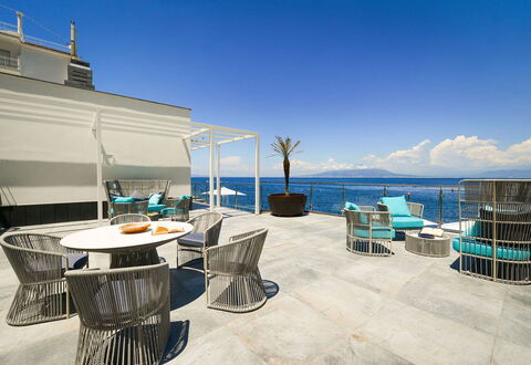 Villa Marina Grande: Bleu, Mobilier De Jardin, Piscine, Recours, Meubles, Mer, Chaise, Océan, Ombre, Côte