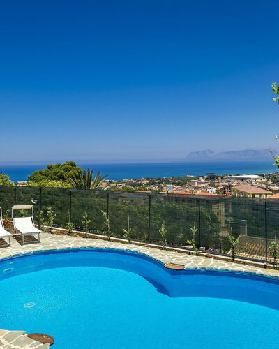 Villa Romy: Bleu, L'Eau, Piscine, Recours, Mobilier De Jardin, Mer, Ombre, Eco Hôtel, Côte, Loisir