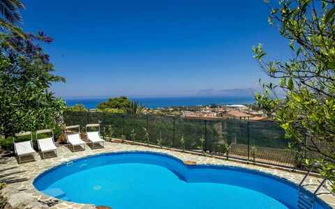 Villa Jamie: Bleu, L'Eau, Piscine, Recours, Mobilier De Jardin, Mer, Côte, Eco Hôtel, Ville Resort, Hôtel