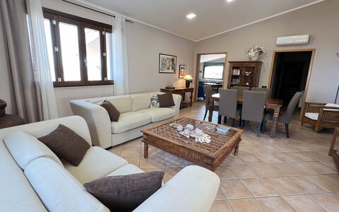 Villa Jamie: Meubles, Design Intérieur, Canapé, Sol, Sol, Table, Pièce, Salon, Bois, Plafond