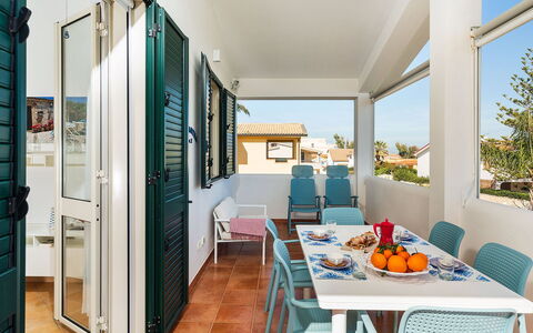 Ippocampo: Porte, Chaise, Appartement, Mobilier De Jardin, Ombre, Balcon, Store, Plante D'Appartement, Tableau De Plein Air, Table Cuisine Et Salle A Manger
