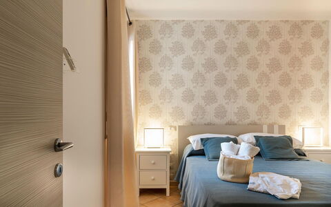 Ninfa: Design Intérieur, Meubles, Mur, Chambre, Lit, Bois, Sol, Sol, Drap De Lit, Textile