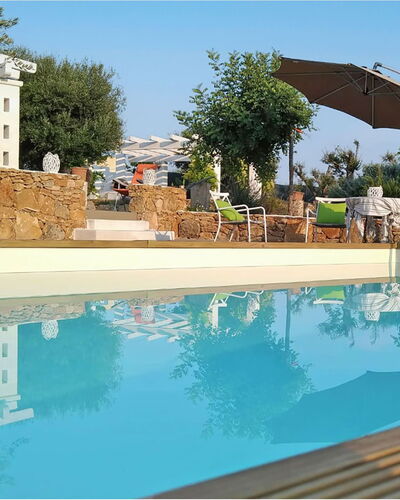 Villa la Rezza: Piscine, Recours, Caractéristique De L'Eau, Ombre, Eco Hôtel, Parapluie, Pot De Fleur, Hacienda, Aménagement Paysager, Conception
