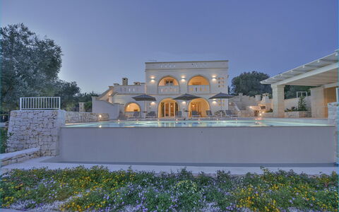 Masseria Ostuni: Architecture, Biens, Piscine, Hacienda, Colonne, Manoir, Villa, Arcade, Cour, Caravansérail