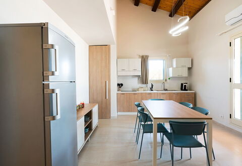 La Rosa dei Venti: Meubles, Design Intérieur, Cuisine, Appareil De Cuisine, Sol, Bois, Comptoir, Principaux Appliance, Plafond, Chaise