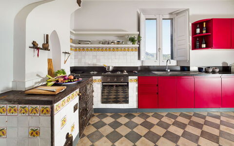 Villa Alcantara: Cuisine, Sol, Design Intérieur, Appareil De Cuisine, Cuisinière, Sol, Comptoir, Meubles, Principaux Appliance, Cabinetry