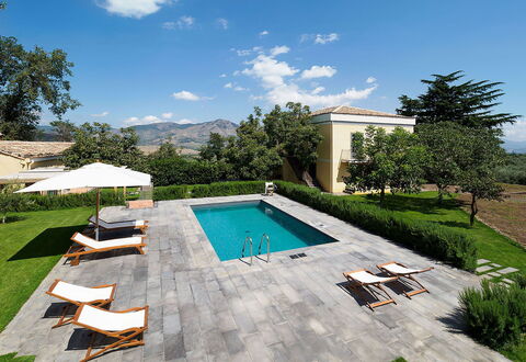 Villa Alcantara: Piscine, Mobilier De Jardin, Recours, Meubles, Biens, Ombre, Balancelle, Jardin, Aménagement Paysager, Eco Hôtel