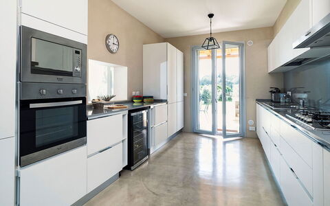 Villa Orangella: Cuisine, Appareil De Cuisine, Comptoir, Principaux Appliance, Sol, Meubles, Design Intérieur, Cabinetry, Domicile, Sol