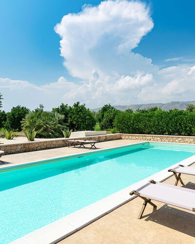Villa Orangella: Bleu, Piscine, Recours, Composite, Eco Hôtel, Mobilier De Jardin, Aménagement Paysager, Ombre, Hôtel