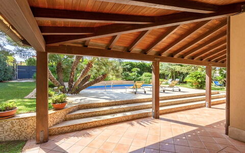 Villa Acquamarina: Bois, Sol, Sol, Plafond, Ombre, Recours, Faisceau, Tache De Bois, Porche, Structure En Plein Air