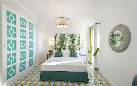 Villa Melissa: Meubles, Mur, Design Intérieur, Sol, Sol, Chambre, Appartement, Lit, Domicile, Throw Pillow