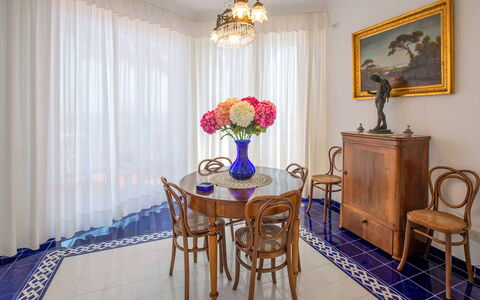 Villa Grazia: Sol, Design Intérieur, Sol, Meubles, Pièce, Salle À Manger, Plafond, Tache De Bois, Chaise