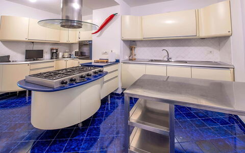 Villa Grazia: Cuisine, Sol, Design Intérieur, Appareil De Cuisine, Comptoir, Principaux Appliance, Cuisinière, Sol, Plafond, Éclairage