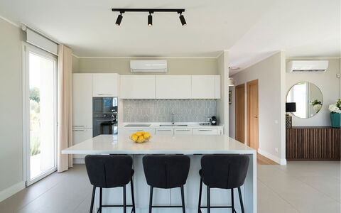 Green Hill: Meubles, Design Intérieur, Sol, Sol, Cuisine, Chaise, Luminaire, Table Cuisine Et Salle A Manger, Comptoir, Bois