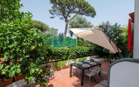 Apartment Amina: Ombre, Mobilier De Jardin, Jardin, Chaise, Tableau De Plein Air, Cour, Balcon, Aménagement Paysager, Eco Hôtel, Arrière-Cour
