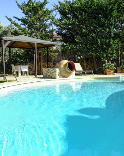 Villa Virna: Piscine, Mobilier De Jardin, Recours, Parapluie, Eco Hôtel, Ombre, Loisir, Thermes, Hacienda, Arrière-Cour