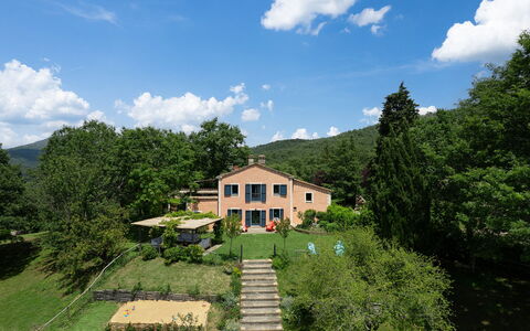 Villa la Foresta: Arbre, Zone Rurale, Chalet, Station De Montagne, Biens, Plantation, Eco Hôtel, Village De Montagne, Ferme, À Feuilles Persistantes
