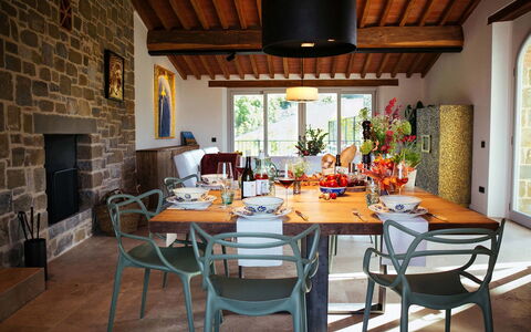 Villa Torre del Chianti: Meubles, Design Intérieur, Chaise, Table, Bois, Salle À Manger, Table Cuisine Et Salle A Manger, Sol, Éclairage, Pièce