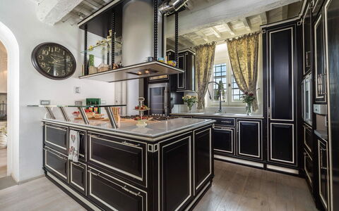 Villa Chianti: Design Intérieur, Cuisine, Sol, Éclairage, Plafond, Comptoir, Meubles, Cabinetry, Luminaire, Pièce