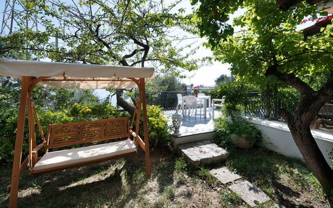 Villa Eva: Meubles, Jardin, Printemps, Mobilier De Jardin, Ombre, Chaise, Arrière-Cour, Aménagement Paysager, Cour