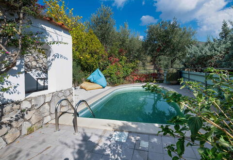 Villa Eva: Bleu, Piscine, Jardin, Arrière-Cour, Ombre, Caractéristique De L'Eau, Aménagement Paysager, Mobilier De Jardin, Recours, Eco Hôtel