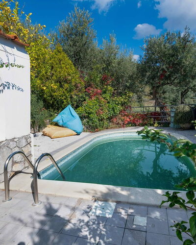 Villa Eva: Bleu, Piscine, Jardin, Arrière-Cour, Ombre, Caractéristique De L'Eau, Aménagement Paysager, Mobilier De Jardin, Recours, Eco Hôtel