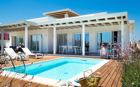 Villa Matilde: Piscine, Recours, Mobilier De Jardin, Eco Hôtel, Ombre, Loisir, Biens, Villa, Chaise, Structure En Plein Air