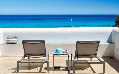 Villa Federica: Bleu, Meubles, Mobilier De Jardin, Chaise, Mer, Cotiers Et Relief Océaniques, Océan, Côte, Ombre, Plage