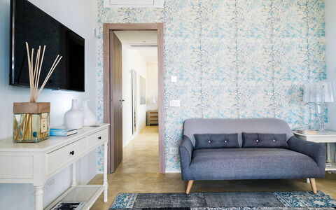 Villa Federica: Bleu, Meubles, Design Intérieur, Sol, Sol, Textile, Table, Pièce, Salon, Domicile