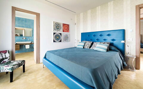 Villa Federica: Meubles, Bleu, Design Intérieur, Lit, Chambre, Sol, Mur, Sol, Bois, Pièce
