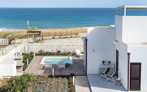 Thyme: Recours, Mer, Ombre, Mobilier De Jardin, Balcon, Villa, Biens, Chaise, Parapluie, Plage