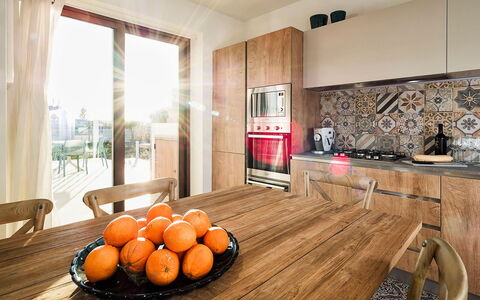 Villa Orietta: Meubles, Cuisine, Comptoir, Sol, Design Intérieur, Sol, Parquet, Cabinetry, Appareil De Cuisine, Bois