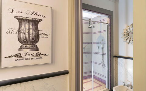 Dimora Simona: Design Intérieur, Sol, Sol, Plomberie, Verre, Luminaire Plomberie, Moulage, Salle De Bains, Tuile, Cadre